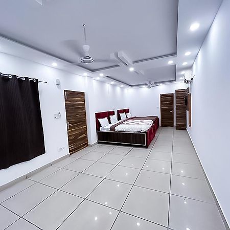 Deluxe Room Sec 132 Near Paras Mall Noida Exterior foto