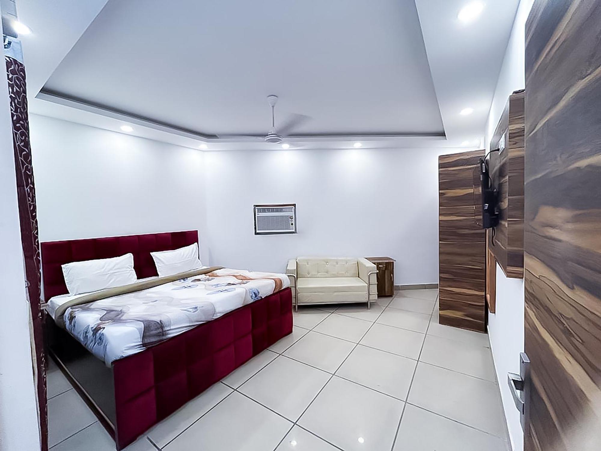 Deluxe Room Sec 132 Near Paras Mall Noida Exterior foto