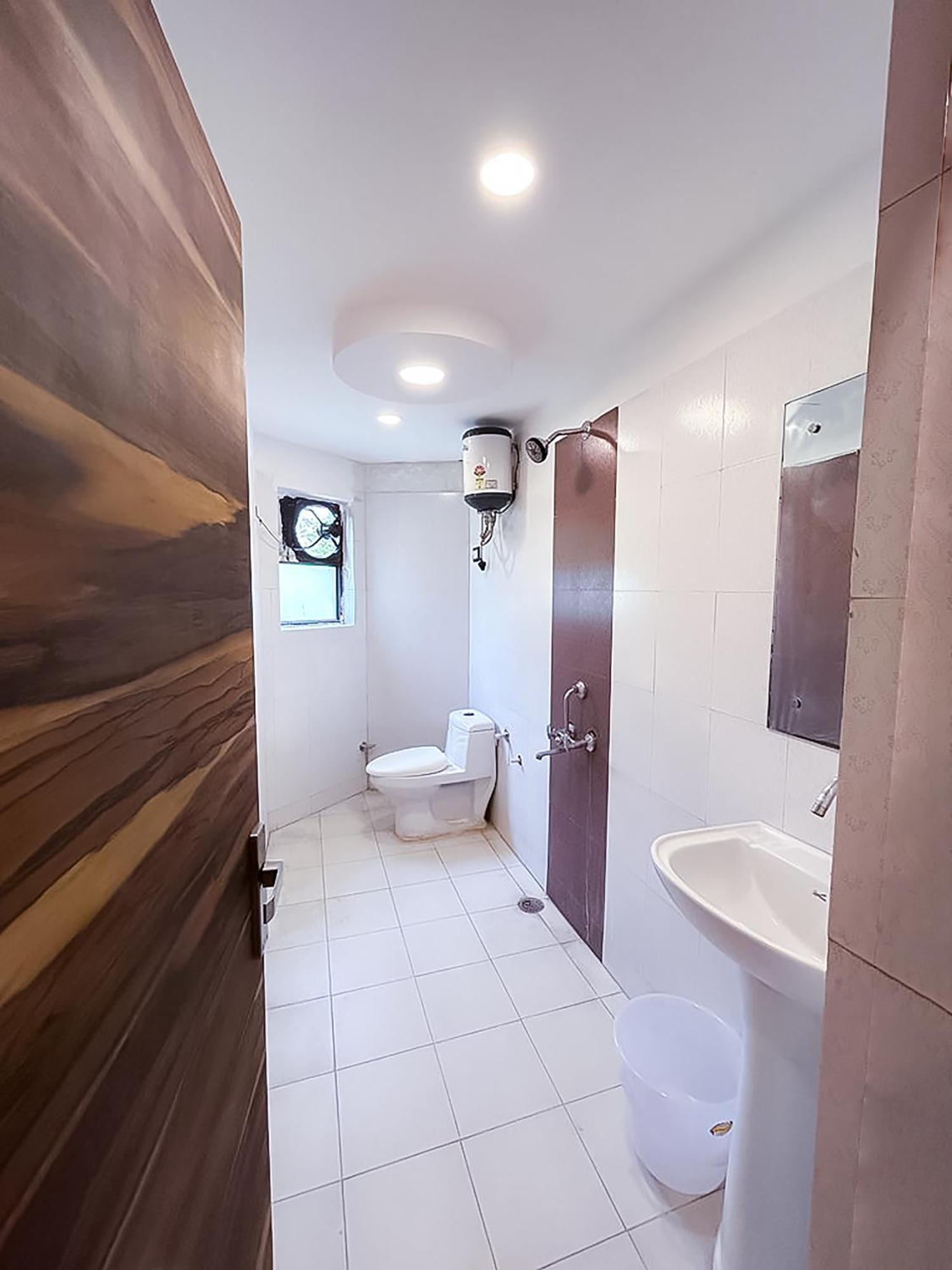 Deluxe Room Sec 132 Near Paras Mall Noida Exterior foto